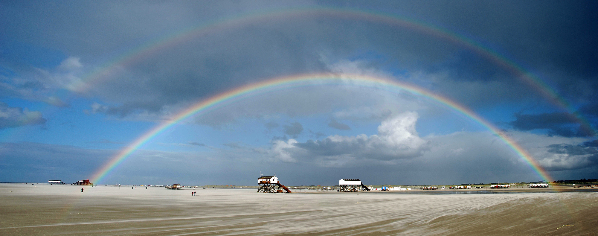 Strand mit Regenbogen kleiner
